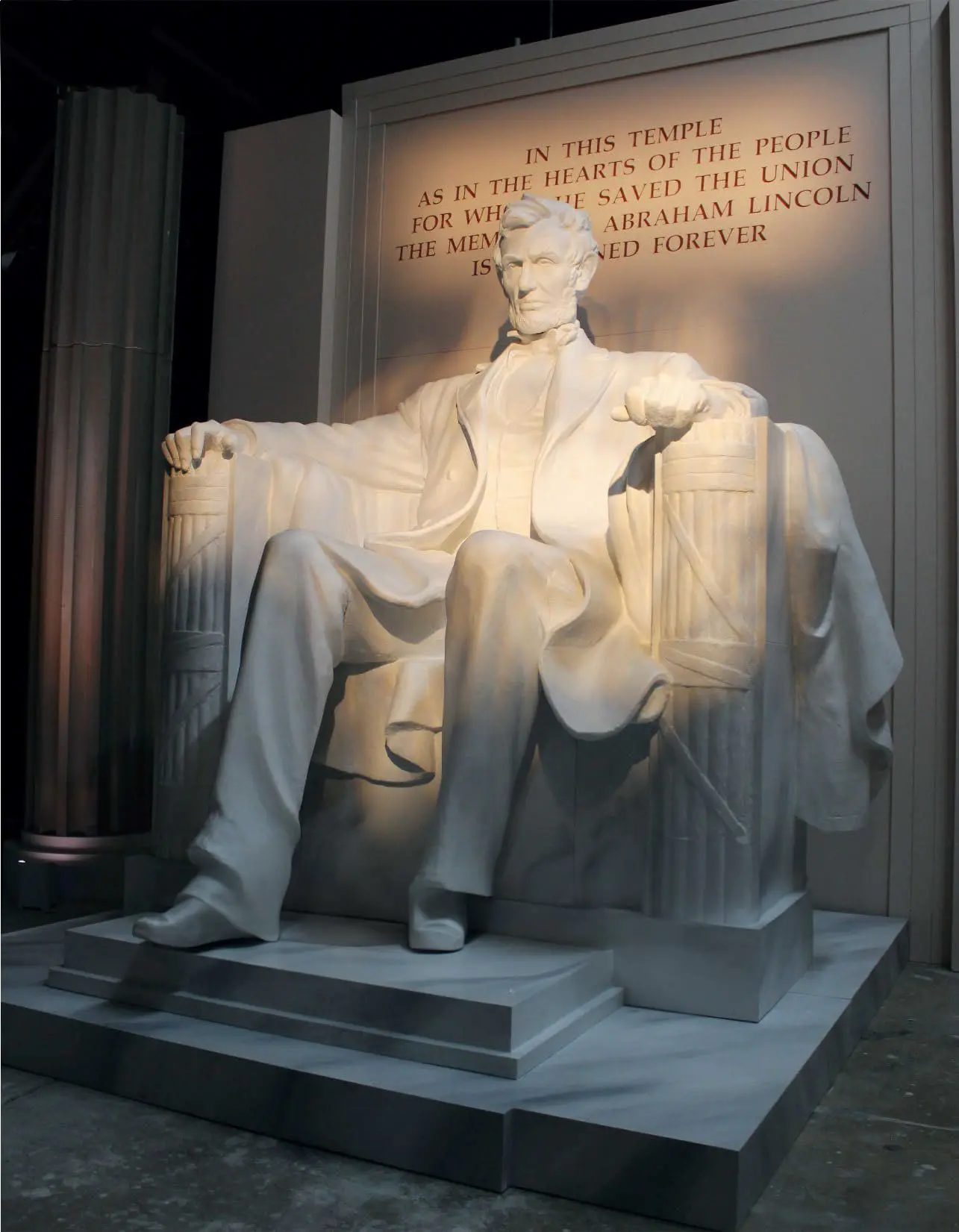 Lincoln Memorial statue replica by Uniquely DC